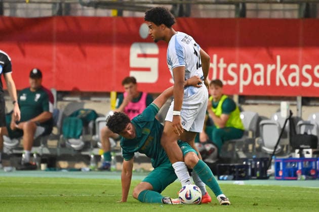 Arian Ortivero CALDERON (Torwart TSV 1860 Muenchen), Aktion,Zweikampf. Fussball Regionalliga Bayern Saison 2026 2027,26 27 3.Spieltag TSV 1860 Muenchen - FC Augsburg II 2-2 am 07.08.2026 in Muenchen GRUENWALDER STADION. *** Arian Ortivero CALDERON, Goalkeeper, TSV 1860 Munich; Action, Tackle; Soccer, Bavarian Regional League, 2026–2027 Season,Matchday 26–27, Game 3: TSV 1860 Munich vs. FC Augsburg II (2–2) on August 7, 2026, at Grünwalder Stadion in Munich
