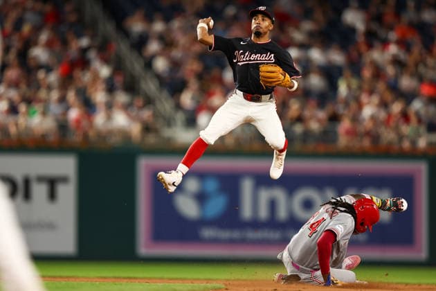August 7, 2026, Washington D.C, District Of Columbia, United States: Washington, DC; Washington Nationals second baseman Nasim NuoÂ±ez (26) leaps over Cincinnati Reds shortstop Elly de la Cruz (44) for the double play during the Major League Baseball game between the Washington Nationals and the Cincinnati Reds at Nationals Park on Friday, August 7, 2026. The Nationals beat the Reds 5-3. MLB, Baseball Herren, USA Washington Nationals 5:3 Cincinnati Reds  - ZUMAp258 20260807_znp_p258_047 Copyright: xStevexPrakopex
