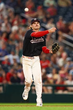 August 7, 2026, Washington D.C, District Of Columbia, United States: Washington, DC; Washington Nationals third baseman Brady House (12) throws to first base during the Major League Baseball game between the Washington Nationals and the Cincinnati Reds at Nationals Park on Friday, August 7, 2026. The Nationals beat the Reds 5-3. MLB, Baseball Herren, USA Washington Nationals 5:3 Cincinnati Reds  - ZUMAp258 20260807_znp_p258_079 Copyright: xStevexPrakopex