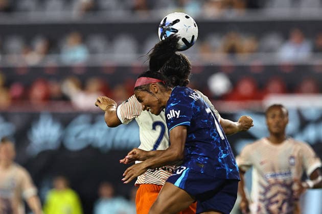 NWSL: Gotham FC Vs. San Diego Wave Gotham FC forward Sam Kerr 20 and San Diego Wave defender Perle Morroni 75 compete for position during a National Women s Soccer League match at Sports Illustrated Stadium in Harrison, New Jersey, on August 7, 2026. Harrison N.J. United States  Copyright: xGordonxDonovanx originalFilename:donovan-nwslgoth260807_npQRr.jpg