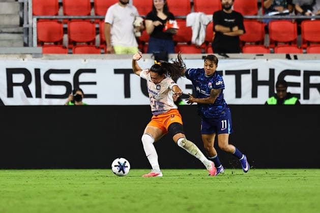 NWSL: Gotham FC Vs. San Diego Wave San Diego Wave midfielder Gia Corley, number 11, and Gotham FC forward Sam Kerr, number 20, are seen during action in a National Women s Soccer League match at Sports Illustrated Stadium in Harrison, New Jersey, on August 7, 2026. Harrison N.J. United States  Copyright: xGordonxDonovanx originalFilename:donovan-nwslgoth260807_npucv.jpg