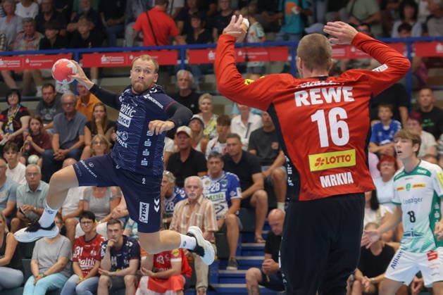 07.08.2026, xtgx, Handball Turnier, SC DHfK Leipzig - SG Flensburg-Handewitt emspor, v.l. Simon Pytlick (Flensburg, 2) wirft Tor, Torschuetze, erzielt Tor, Treffer, scores the goal Lößnitz *** August 7, 2026, xtgx, Handball Tournament, SC DHfK Leipzig vs. SG Flensburg Handewitt emspor, from left: Simon Pytlick (Flensburg), 2, takes a shot, goal scorer, scores a goal, Lößnitz