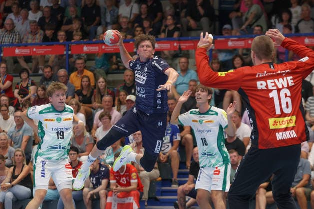 07.08.2026, xtgx, Handball Turnier, SC DHfK Leipzig - SG Flensburg-Handewitt emspor, v.l. Lasse Moller (Möller, Flensburg, 64) wirft Tor, Torschuetze, erzielt Tor, Treffer, scores the goal Lößnitz *** August 7, 2026, xtgx, Handball Tournament, SC DHfK Leipzig vs. SG Flensburg Handewitt emspor, from left: Lasse Moller Möller, Flensburg, 64, takes a shot, goal scorer, scores a goal, Lößnitz