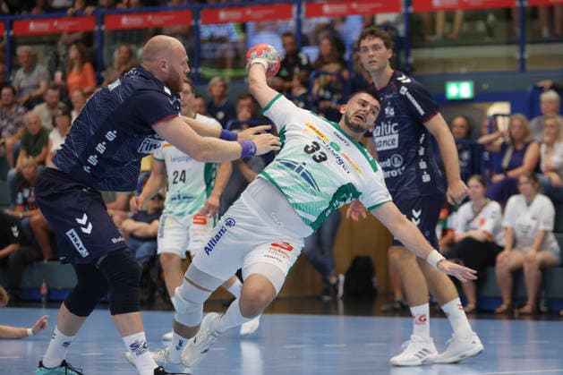 07.08.2026, xtgx, Handball Turnier, SC DHfK Leipzig - SG Flensburg-Handewitt emspor, v.l. Luka Rogan (Leipzig, 33) wirft Tor, Torschuetze, erzielt Tor, Treffer, scores the goal Lößnitz *** August 7, 2026, xtgx, Handball Tournament, SC DHfK Leipzig vs. SG Flensburg Handewitt emspor, from left: Luka Rogan (Leipzig), 33, takes a shot, goal scorer, scores a goal, Lößnitz