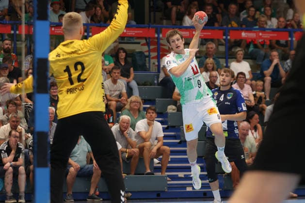 07.08.2026, xtgx, Handball Turnier, EHV Aue - SC Magdeburg emspor, v.l. Oskar Vind Rasmussen (Magdeburg, 9) wirft Tor, Torschuetze, erzielt Tor, Treffer, scores the goal Lößnitz *** August 7, 2026, xtgx, Handball Tournament, EHV Aue vs. SC Magdeburg emspor, from left: Oskar Vind Rasmussen (Magdeburg), 9 takes a shot, goal scorer, scores a goal, Lößnitz