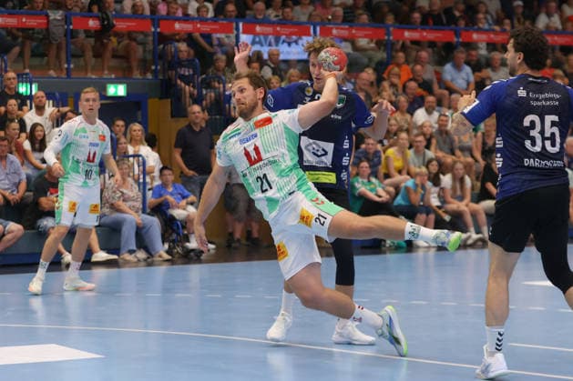 07.08.2026, xtgx, Handball Turnier, EHV Aue - SC Magdeburg emspor, v.l. Albin Lagergren (Magdeburg, 21) wirft Tor, Torschuetze, erzielt Tor, Treffer, scores the goal Lößnitz *** August 7, 2026, xtgx, Handball Tournament, EHV Aue vs. SC Magdeburg emspor, from left: Albin Lagergren (Magdeburg), 21 takes a shot, goal scorer, scores a goal, Lößnitz
