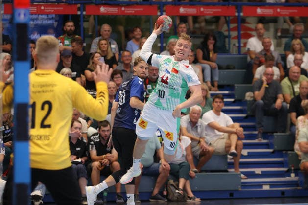 07.08.2026, xtgx, Handball Turnier, EHV Aue - SC Magdeburg emspor, v.l. Gisli Thorgeir Kristjansson (Magdeburg, 10) wirft Tor, Torschuetze, erzielt Tor, Treffer, scores the goal Lößnitz *** August 7, 2026, xtgx, Handball Tournament, EHV Aue vs. SC Magdeburg emspor, from left: Gisli, Thorgeir, Kristjansson, Magdeburg, 10 takes a shot, goal scorer, scores a goal, Lößnitz