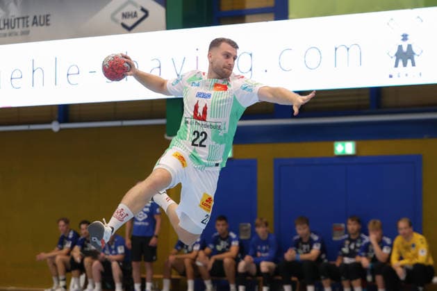 07.08.2026, xtgx, Handball Turnier, EHV Aue - SC Magdeburg emspor, v.l. Lukas Mertens (Magdeburg, 22) wirft Tor, Torschuetze, erzielt Tor, Treffer, scores the goal Lößnitz *** August 7, 2026, xtgx, Handball Tournament, EHV Aue vs. SC Magdeburg emspor, from left: Lukas Mertens (Magdeburg), 22 takes a shot, goal scorer, scores a goal, Lößnitz
