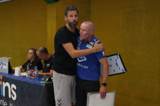 07.08.2026, xtgx, Handball Turnier, EHV Aue - SC Magdeburg emspor, v.l. Bennet Wiegert (Magdeburg, Trainer) Uwe Jungandreas (Aue, Trainer) Lößnitz *** August 7, 2026, xtgx, Handball Tournament, EHV Aue vs. SC Magdeburg emspor, from left: Bennet Wiegert (Magdeburg), Coach Uwe Jungandreas (Aue), Coach Lößnitz