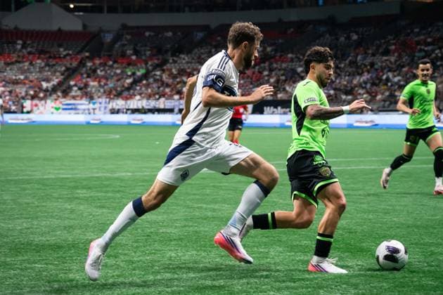 VANCOUVER, CANADA - AUGUST 7: Denzell Garcia of FC Juarez controls the ball while Thomas Muller of Vancouver Whitecaps FC runs after him during the Leagues Cup group stage match between Vancouver Whitecaps FC and FC Juarez at BC Place Stadium on August 7, 2026 in Vancouver, British Columbia, Canada.  Copyright: xAmyxElle SPPx Sportspressphoto_SPR202265