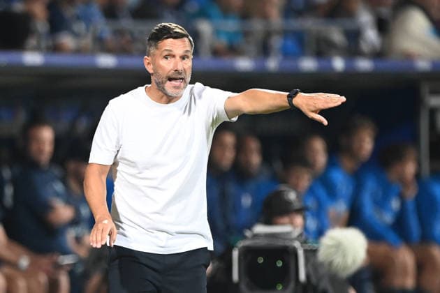 Trainer Stefan LEITL (B) gibt Anweisungen an seine Spieler,, Gestik, Geste, gestikuliert, Fussball 2. Bundesliga, 1. Spieltag, VfL Bochum (BO) - Hertha BSC Berlin (B) 0-1 am 07.08.2026 im Vonovia Ruhrstadion Bochum Deutschland. DFL regulations prohibit any use of photographs as image sequences and or quasi-video Â *** Coach Stefan LEITL B gives instructions to his players, gestures, soccer, 2. Bundesliga, Matchday 1, VfL Bochum BO vs. Hertha BSC Berlin B 0–1 on August 7, 2026, at the Vonovia Ruhrstadion in Bochum, Germany. DFL regulations prohibit any use of photographs as image sequences and or quasi-video.