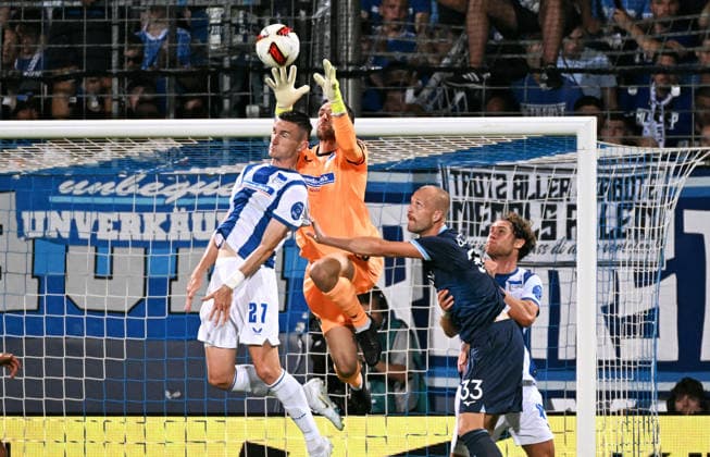 Bochum, Germany, 2. Bundesliga, Matchday 1, Vonovia Ruhrstadion Bochum, VfL Bochum vs Hertha BSC Berlin 0:1; Niklas Kolbe (HBB), Marius Gersbeck (HBB), Philipp Hofmann (BOC), Linus Gechter (HBB). Action *** Bochum, Germany, 2. Bundesliga, Matchday 1, Vonovia Ruhrstadion Bochum, VfL Bochum vs. Hertha BSC Berlin 0–1 Niklas Kolbe (HBB), Marius Gersbeck (HBB), Philipp Hofmann (BOC), Linus Gechter (HBB) Action