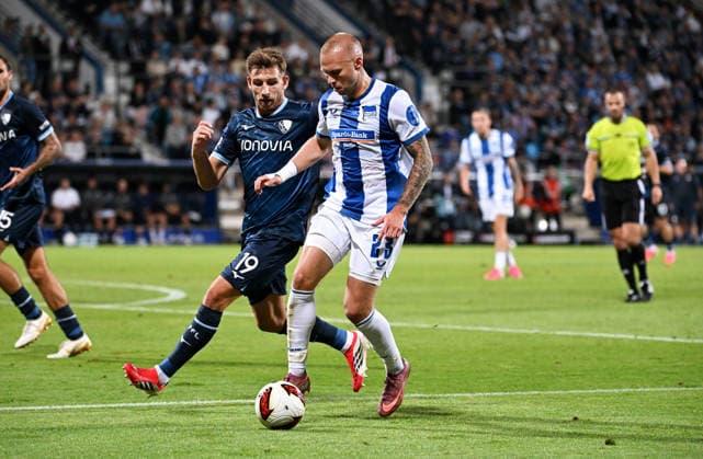 Bochum, Germany, 2. Bundesliga, Matchday 1, Vonovia Ruhrstadion Bochum, VfL Bochum vs Hertha BSC Berlin 0:1; Jon Dagur Thorsteinsson (HBB), Daniel Janslik (BOC). Action *** Bochum, Germany, 2. Bundesliga, Matchday 1, Vonovia Ruhrstadion Bochum, VfL Bochum vs. Hertha BSC Berlin 0–1 Jon Dagur Thorsteinsson (HBB), Daniel Janslik (BOC) Action