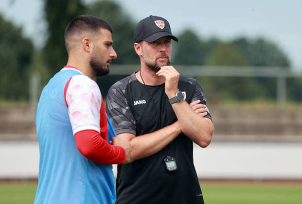 07.08.26 VfB Stuttgart Trainingslager Grassau Chiemsee 2026 Deutschland, Grassau, 07.08.2026, Fussball, Bundesliga, Saison 2026 2027, VfB Stuttgart, Trainingslager Grassau Chiemsee 2026: v.l. Deniz Undav, Sebastian Hoeneß (Trainer). *** August 7, 2026 VfB Stuttgart Training Camp in Grassau, Chiemsee, Germany, Grassau, August 7, 2026, Soccer, Bundesliga, 2026–2027 Season, VfB Stuttgart, Grassau Chiemsee Training Camp 2026; from left: Deniz Undav, Sebastian Hoeneß (coach)