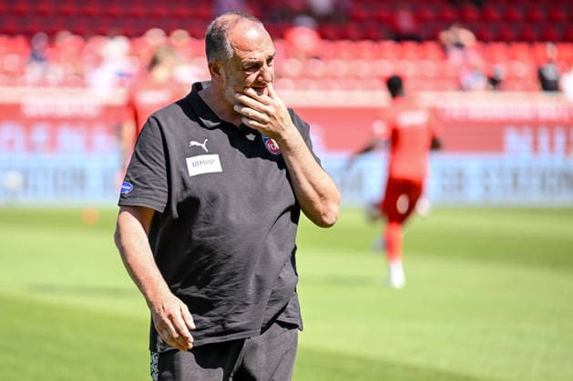 Trainer Frank Schmidt (1. FC Heidenheim 1846) gestikuliert, gestik waehrend des spiels der 2. Bundesliga zwischen 1. FC Heidenheim und VfL Osnabrueck, Voith-Arena am 08. August 2026 in Heidenheim an der Brenz, Deutschland. (Foto von Harry Langer DeFodi Images) +++ Trainer Frank Schmidt (1. FC Heidenheim 1846) gestures during the 2nd Bundesliga match between 1. FC Heidenheim and VfL Osnabrueck at Voith-Arena on August 8, 2026 in Heidenheim an der Brenz, Germany. (Photo by Harry Langer DeFodi Images) DFB DFL REGULATIONS PROHIBIT ANY USE OF PHOTOGRAPHS AS IMAGE SEQUENCES AND OR QUASI-VIDEO. (Photo by Harry Langer DeFodi Images) DFB DFL REGULATIONS PROHIBIT ANY USE OF PHOTOGRAPHS AS IMAGE SEQUENCES AND OR QUASI-VIDEO. - *** Coach Frank Schmidt of 1 FC Heidenheim 1846 gestures during the 2. Bundesliga match between 1 FC Heidenheim and VfL Osnabrück at the Voith Arena on August 8, 2026, in Heidenheim an der Brenz, Germany Photo by Harry Langer DeFodi Images Coach Frank Schmidt of 1 FC Heidenheim 1846 gestures during the 2nd Bundesliga match between 1 FC Heidenheim and VfL Osnabrück at Voith Arena on August 8, 2026, in Heidenheim an der Brenz, Germany. Photo by Harry Langer, DeFodi Images. DFB and DFL regulations prohibit any use of photographs as image sequences and or quasi-video. Photo by Harry Langer, DeFodi Images. DFB and DFL regulations prohibit any use of photographs as imSEQUENCES AND OR QUASI-VIDEO