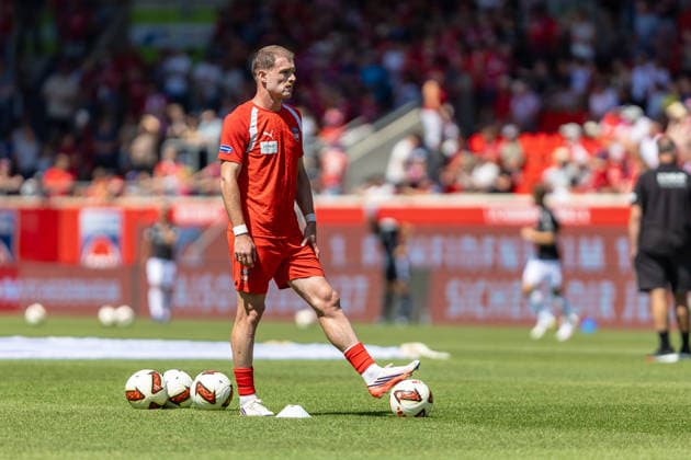 Budu Zivzivadze (1.FC Heidenheim, 11) Warm Up mit Fuss auf Ball, GER, 1.FC Heidenheim vs. VfL Osnabrueck, Fussball, 2. Bundesliga, 01. Spieltag, Spielzeit 2026 2027, 08.08.2026, DFL DFB REGULATIONS PROHIBIT ANY USE OF PHOTOGRAPHS AS IMAGE SEQUENCES AND OR QUASI-VIDEO, GER, 1.FC Heidenheim vs. VfL Osnabrueck, Fussball, 2. Bundesliga, 01. Spieltag, Spielzeit 2026 2027, 08.08.2026 Heidenheim *** Budu Zivzivadze, 1 FC Heidenheim, 11 Warm-up with foot on ball, GER, 1 FC Heidenheim vs. VfL Osnabrück, soccer, 2. Bundesliga, Matchday 01, 2026–2027 season, August 8, 2026, DFL and DFB regulations prohibit any use of photographs as image sequences and or quasi-video, GER, 1 FC Heidenheim vs. VfL Osnabrück, soccer, 2. Bundesliga, Matchday 1, 2026–2027 Season, August 8, 2026, Heidenheim Copyright: xEibner-Pressefoto JanixPlessx EP_JPL