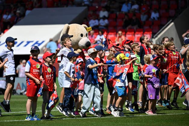 vor Spielbeginn: Paule-Bande Kids Club Maskottchen Paule 1. FC Heidenheim 1846 FCH 1. FC Heidenheim 1846 FCH vs VfL Osnabrueck 08.08.2026 DFL REGULATIONS PROHIBIT ANY USE OF PHOTOGRAPHS AS IMAGE SEQUENCES AND OR QUASI-VIDEO 1. FC Heidenheim 1846 FCH vs VfL Osnabrueck *** Before kickoff: Paule, the Bande Kids Club mascot, Paule, 1 FC Heidenheim 1846 (FCH), 1 FC Heidenheim 1846 (FCH) vs. VfL Osnabrück, August 8, 2026. DFL regulations prohibit any use of photographsRAPHS AS IMAGE SEQUENCES AND OR QUASI-VIDEO 1 FC Heidenheim 1846 FCH vs. VfL Osnabrück