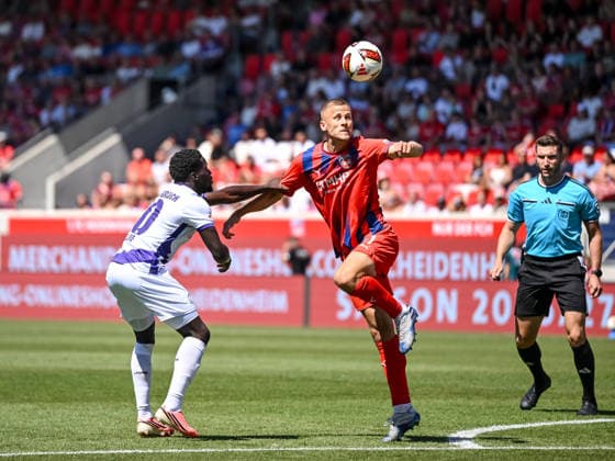 Ismail Badjie (VfL Osnabrueck) und Adrian Beck (1. FC Heidenheim 1846) im Zweikampf waehrend des spiels der 2. Bundesliga zwischen 1. FC Heidenheim und VfL Osnabrueck, Voith-Arena am 08. August 2026 in Heidenheim an der Brenz, Deutschland. (Foto von Harry Langer DeFodi Images) +++ Ismail Badjie (VfL Osnabrueck) und Adrian Beck (1. FC Heidenheim 1846) battle for the ball during the 2nd Bundesliga match between 1. FC Heidenheim and VfL Osnabrueck at Voith-Arena on August 8, 2026 in Heidenheim an der Brenz, Germany. (Photo by Harry Langer DeFodi Images) DFB DFL REGULATIONS PROHIBIT ANY USE OF PHOTOGRAPHS AS IMAGE SEQUENCES AND OR QUASI-VIDEO. (Photo by Harry Langer DeFodi Images) DFB DFL REGULATIONS PROHIBIT ANY USE OF PHOTOGRAPHS AS IMAGE SEQUENCES AND OR QUASI-VIDEO. - *** Ismail Badjie of VfL Osnabrück and Adrian Beck of 1 FC Heidenheim 1846 go head-to-head during the 2. Bundesliga match between 1 FC Heidenheim and VfL Osnabrück, at the Voith Arena on August 8, 2026, in Heidenheim an der Brenz, Germany. Photo by Harry Langer, DeFodi Images. Ismail Badjie of VfL Osnabrück and Adrian Beck of 1 FC Heidenheim 1846 battle for the ball during the 2. Bundesliga match between 1 FC Heidenheim and VfL Osnabrück at Voith Arena on August 8, 2026 in Heidenheim an der Brenz, Germany. Photo by Harry Langer, DeFodi Images. DFB and DFL regulations prohibit any use of photographs as image sequences and or quasi-video. Photo by Harry Langer, DeFodi Images. DFB and DFL regulations prohibit any use of photographs as imSEQUENCES AND OR QUASI-VIDEO