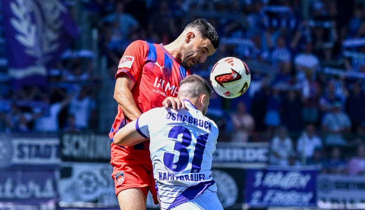 08.08.2026, xemx, Fussball 2.Bundesliga, 1.FC Heidenheim - VfL Osnabrück v.l. Oualid Mhamdi (1.FC Heidenheim), Patrick Kammerbauer (VfL Osnabrück) Zweikampf, Aktion, action, battle for the ball (DFL DFB REGULATIONS PROHIBIT ANY USE OF PHOTOGRAPHS as IMAGE SEQUENCES and or QUASI-VIDEO) Heidenheim *** August 8, 2026, xemx, Soccer 2. Bundesliga, 1. FC Heidenheim vs. VfL Osnabrück, L. Oualid Mhamdi, 1. FC Heidenheim, Patrick Kammerbauer, VfL Osnabrück, tackle, action, battle for the ball. DFL and DFB regulations prohibit any use of photographs as image sequences and or quasi-video. Heidenheim