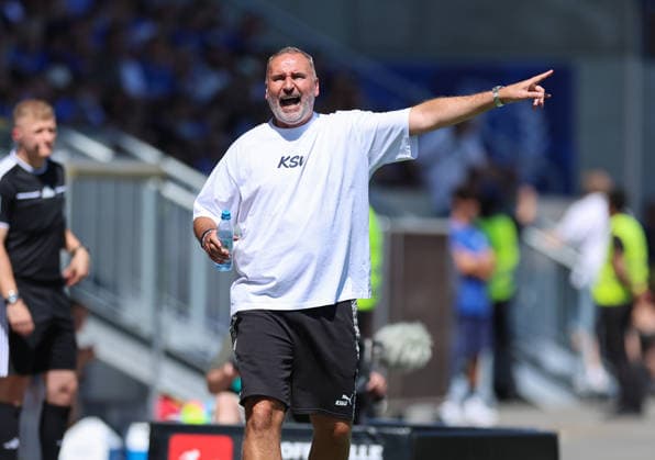 08.08.2026, Fussball 2. Bundesliga, SV Darmstadt 98 - Holstein Kiel, v.l., Trainer Tim Walter (Holstein Kiel) gibt Anweisungen, gestikuliert, mit den Armen gestikulieren, gives instructions, gesticulate DFL DFB REGULATIONS PROHIBIT ANY USE OF PHOTOGRAPHS AS IMAGE SEQUENCES AND OR QUASI-VIDEO. xdcx *** August 8, 2026, Soccer 2. Bundesliga, SV Darmstadt 98 vs. Holstein Kiel, from left, Coach Tim Walter of Holstein Kiel gives instructions, gesticulates with his arms, DFL DFB REGULATIONS PROHIBIT ANY USE OF PHOTOGRAPHS AS IMAGE SEQUENCES AND OR QUASI-VIDEO xdcx Copyright: HMBxMedia Claus