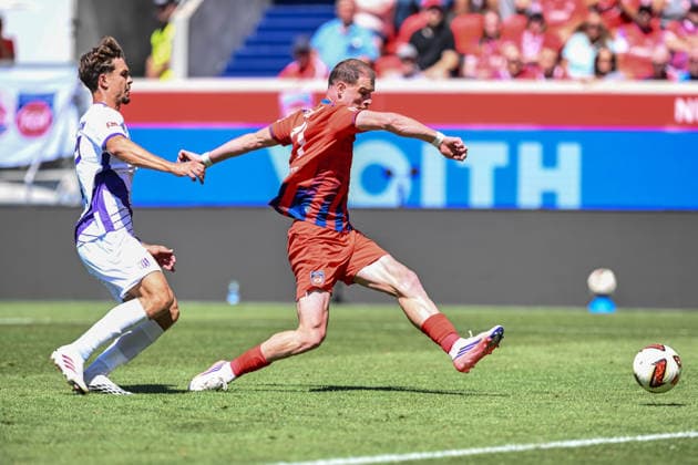 Budu Siwsiwadse (1. FC Heidenheim 1846) Torschuss zum 1:0 waehrend des spiels der 2. Bundesliga zwischen 1. FC Heidenheim und VfL Osnabrueck, Voith-Arena am 08. August 2026 in Heidenheim an der Brenz, Deutschland. (Foto von Harry Langer DeFodi Images) +++ Budu Siwsiwadse (1. FC Heidenheim 1846) scores his team s first goal during the 2nd Bundesliga match between 1. FC Heidenheim and VfL Osnabrueck at Voith-Arena on August 8, 2026 in Heidenheim an der Brenz, Germany. (Photo by Harry Langer DeFodi Images) DFB DFL REGULATIONS PROHIBIT ANY USE OF PHOTOGRAPHS AS IMAGE SEQUENCES AND OR QUASI-VIDEO. (Photo by Harry Langer DeFodi Images) DFB DFL REGULATIONS PROHIBIT ANY USE OF PHOTOGRAPHS AS IMAGE SEQUENCES AND OR QUASI-VIDEO. - *** Budu Siwsiwadse, 1 FC Heidenheim 1846, scores the 1-0 goal during the 2. Bundesliga match between 1 FC Heidenheim and VfL Osnabrück, at the Voith Arena on August 8, 2026, in Heidenheim an der Brenz, Germany Photo by Harry Langer, DeFodi Images Budu Siwsiwadse of 1 FC Heidenheim 1846 scores his team’s first goal during the 2nd Bundesliga match between 1 FC Heidenheim and VfL Osnabrück at Voith Arena on August 8, 2026 in Heidenheim an der Brenz, Germany. Photo by Harry Langer, DeFodi Images. DFB and DFL regulations prohibit any use of photographs as image sequences and or quasi-video. Photo by Harry Langer, DeFodi Images. DFB and DFL regulations prohibit any use of photographs as imSEQUENCES AND OR QUASI-VIDEO