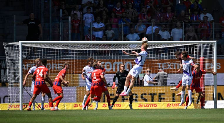 Strafraumszene, Torraumszene Torschuss Aktion Torchance Bjarke Jacobsen VfL Osnabrueck (15) 1. FC Heidenheim 1846 FCH vs VfL Osnabrueck 08.08.2026 DFL REGULATIONS PROHIBIT ANY USE OF PHOTOGRAPHS AS IMAGE SEQUENCES AND OR QUASI-VIDEO 1. FC Heidenheim 1846 FCH vs VfL Osnabrueck *** Penalty area play, Goalmouth action, shot on goal, scoring chance, Bjarke Jacobsen, VfL Osnabrück 15, 1 FC Heidenheim 1846 (FCH) vs. VfL Osnabrück, August 8, 2026. DFL regulations prohibit any use of photographs AS IMAGE SEQUENCES AND OR QUASI-VIDEO 1 FC Heidenheim 1846 (FCH) vs. VfL Osnabrück