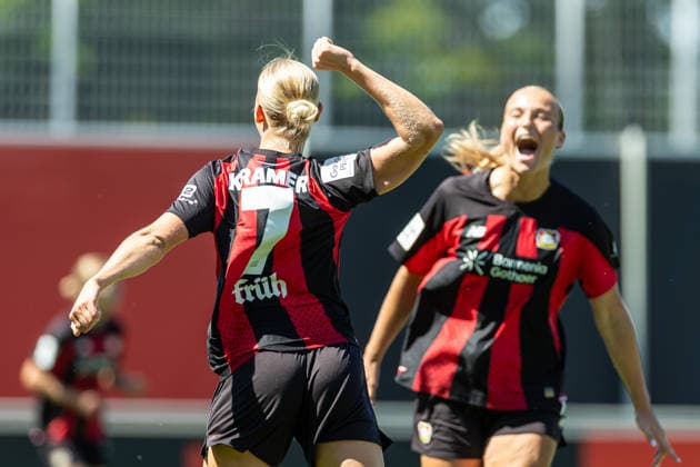 Cornelia Kramer (Bayer 04 Leverkusen) Torjubel, jubelt mit seiner Mannschaft nach dem Treffer zum 1:0 waehrend des Freundschaftsspiels zwischen Bayer 04 Leverkusen Frauen und Feyenoord Rotterdam Frauen, Ulrich-Haberland-Stadion am 08. August 2026 in Leverkusen, Deutschland. (Foto von Mario Hommes DeFodi Images) +++ Cornelia Kramer (Bayer 04 Leverkusen) celebrates after scoring his team s first goal with teammates during the Pre-Season Friendly match between Bayer 04 Leverkusen Women and Feyenoord Rotterdam Women at Ulrich-Haberland-Stadion on August 8, 2026 in Leverkusen, Germany. (Photo by Mario Hommes DeFodi Images) - *** Cornelia Kramer of Bayer 04 Leverkusen celebrates a goal with her team after scoring the 1-0 goal during the friendly match between the Bayer 04 Leverkusen women s team and the Feyenoord Rotterdam women s team, Ulrich Haberland Stadium on August 8, 2026, in Leverkusen, Germany. Photo by Mario Hommes, DeFodi Images. Cornelia Kramer of Bayer 04 Leverkusen celebrates with her teammates after scoring her team’s first goal during the preseason friendly match between Bayer 04 Leverkusen Women and Feyenoord Rotterdam Women at Ulrich Haberland Stadium on August 8, 2026 in Leverkusen, Germany. Photo by Mario Hommes, DeFodi Images