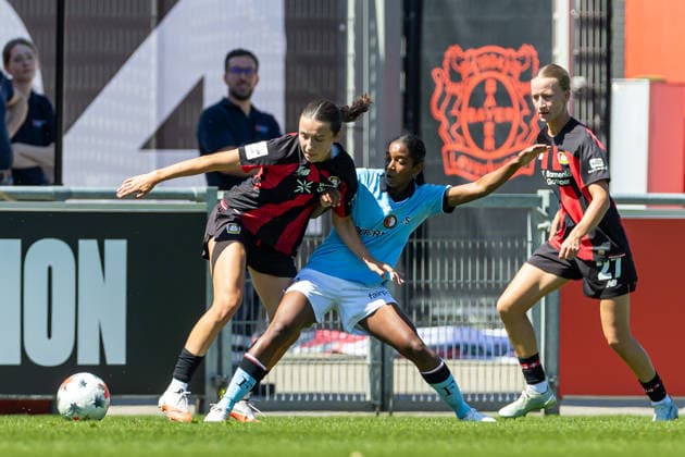 Carlotta Wamser (Bayer 04 Leverkusen) und Victoria Della Peruta (Feyenoord Rotterdam) im Zweikampf waehrend des Freundschaftsspiels zwischen Bayer 04 Leverkusen Frauen und Feyenoord Rotterdam Frauen, Ulrich-Haberland-Stadion am 08. August 2026 in Leverkusen, Deutschland. (Foto von Mario Hommes DeFodi Images) +++ Carlotta Wamser (Bayer 04 Leverkusen) und Victoria Della Peruta (Feyenoord Rotterdam) battle for the ball during the Pre-Season Friendly match between Bayer 04 Leverkusen Women and Feyenoord Rotterdam Women at Ulrich-Haberland-Stadion on August 8, 2026 in Leverkusen, Germany. (Photo by Mario Hommes DeFodi Images) - *** Carlotta Wamser of Bayer 04 Leverkusen and Victoria Della Peruta of Feyenoord Rotterdam battle for the ball during the preseason friendly match between the Bayer 04 Leverkusen women’s team and the Feyenoord Rotterdam women’s team at Ulrich Haberland Stadium on August 8, 2026, in Leverkusen, Germany. Photo by Mario Hommes, DeFodi Images. Carlotta Wamser of Bayer 04 Leverkusen and Victoria Della Peruta of Feyenoord Rotterdam battle for the ball during the preseason friendly match between Bayer 04 Leverkusen Women and Feyenoord Rotterdam Women at Ulrich Haberland Stadium on August 8, 2026 in Leverkusen, Germany Photo by Mario Hommes DeFodi Images