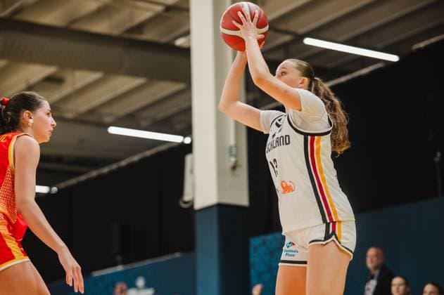 RECORD DATE NOT STATED Mia Wiegand ( 13; Deutschland) geht mit dem Ball hoch zum Wurf, während eine Spielerin Montenegros den Abschluss beobachtet. Die Szene findet in der Kistamässan in Stockholm statt. Mia Wiegand ( 13; Deutschland) beim Wurfversuch gegen Montenegro *** Mia Wiegand (No. 13) of Germany drives up the court with the ball to take a shot, while a Montenegrin player watches the play. The scene takes place at the Kistamässan in Stockholm. Mia Wiegand (No. 13) of Germany attempts a shot against Montenegro. Copyright: xJoelxKruehlerx