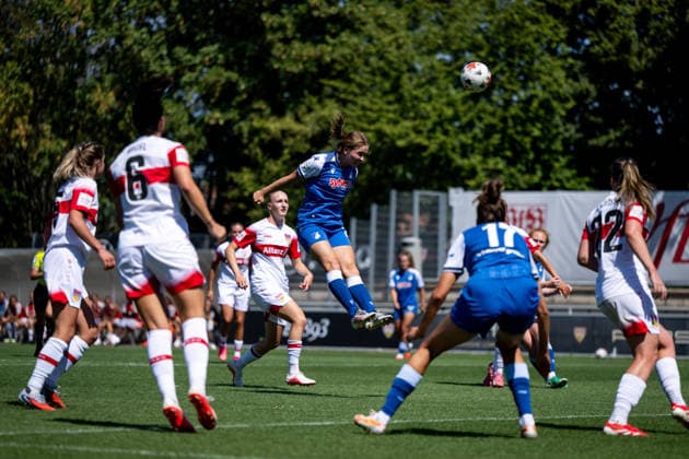 08.08.2026, GER, Fussball, Frauen, Testspiel, Saison 2026 2027, VfB Stuttgart vs TSG 1899 Hoffenheim Jonna van de Velde ( Hoffenheim, 25 ) trifft das Tor zum 1:1 peer Kopfball, Stuttgart Robert-Schlienz-Stadion Baden-Württemberg Deutschland *** August 8, 2026, GER, Soccer, Women, Friendly, 2026–2027 Season, VfB Stuttgart vs. TSG 1899 Hoffenheim: Jonna van de Velde of Hoffenheim, 25, scores the 1-1 equalizer with a header at Stuttgart’s Robert Schlienz Stadium in Baden-Württemberg, Germany Copyright: xNordphoto Memmlerx