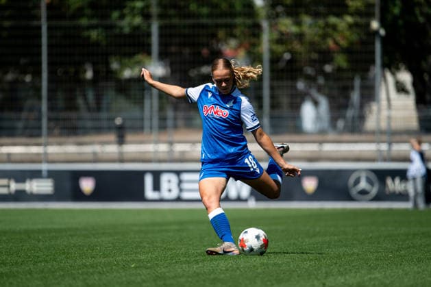 08.08.2026, GER, Fussball, Frauen, Testspiel, Saison 2026 2027, VfB Stuttgart vs TSG 1899 Hoffenheim Ilse Kemper ( Hoffenheim, 18 ) am Ball, Stuttgart Robert-Schlienz-Stadion Baden-Württemberg Deutschland *** August 8, 2026, GER, Soccer, Women s, Friendly, 2026–2027 Season, VfB Stuttgart vs. TSG 1899 Hoffenheim, Ilse Kemper (Hoffenheim), 18 on the ball, Stuttgart, Robert Schlienz Stadium, Baden-Württemberg, Germany Copyright: xNordphoto Memmlerx