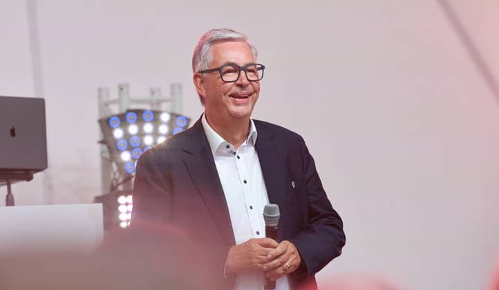 Stuttgart , VfB Stuttgart Saisoneröffnung , Präsidium auf der Bühne , Präsident Dietmar Allgaier *** Stuttgart, VfB Stuttgart Season Opener, Executive Committee on stage, President Dietmar Allgaier