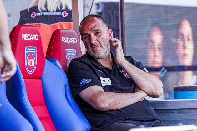 Deutschland: Fussball Saison 2026 2027 , 2. Bundesliga , 1. FC Heidenheim vs. VfL Osnabrück - Voith-Arena (Heidenheim) : Frank Schmidt (Trainer, 1. FC Heidenheim) Mimik, Gesichtsausdruck, Emotion Heidenheim Voith-Arena Deutschland *** Germany Soccer Season 2026–2027, 2. Bundesliga, 1. FC Heidenheim vs. VfL Osnabrück, Voith Arena, Heidenheim, Frank Schmidt (Coach), 1. FC Heidenheim: facial expressions, emotions, Heidenheim, Voith Arena, Germany Copyright: xBennetxLongx