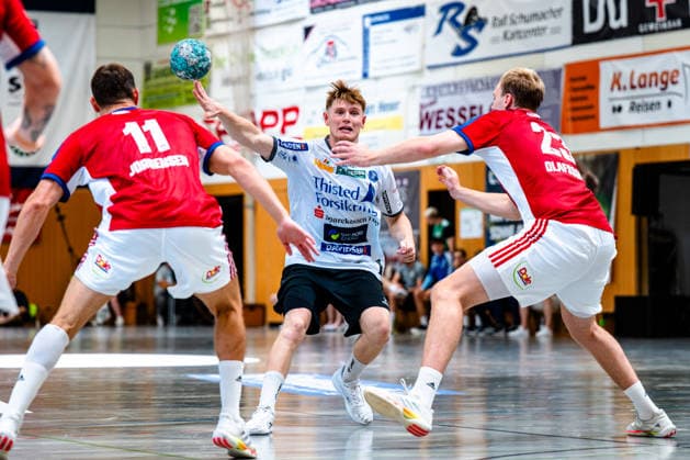 08.08.2026, xdobgx, Handball Heide-Cup 2026, Handball Club Hamburg - Mors-Thy Handbold v.l. Nicolaj Jorgensen (Handball Verein Hamburg, 11), Anton Houe (Mors-Thy Handbold, 18) am Ball, plays the ball, Einar Olafsson (Handball Sport Verein Hamburg, 23) Schneverdingen *** August 8, 2026, xdobgx, 2026 Heide Cup Handball Tournament, Handball Club Hamburg Mors Thy Handbold v l Nicolaj Jorgensen Handball Sports Club Hamburg, 11, Anton Houe Mors Thy Handbold, 18 on the ball, plays the ball, Einar Olafsson Handball Sports Club Hamburg, 23 Schneverdingen