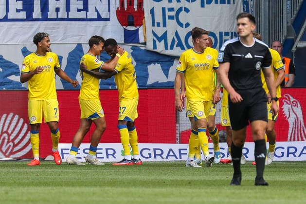 08.08.2026, xgox, Fussball - 2.Bundesliga 1.FC Magdeburg - Eintracht Braunschweig emspor, v.l. Jubel nach dem 0:1 durch Aaron Opoku (Braunschweig, 17) (DFL DFB REGULATIONS PROHIBIT ANY USE OF PHOTOGRAPHS as IMAGE SEQUENCES and or QUASI-VIDEO) Magdeburg *** August 8, 2026, xgox, Soccer 2. Bundesliga: 1. FC Magdeburg vs. Eintracht Braunschweig (emspor), from left: Celebrations after Aaron Opoku’s 0–1 goal for Braunschweig, 17 DFL and DFB regulations prohibit any use of photographs as image sequences and or quasi-video, Magdeburg