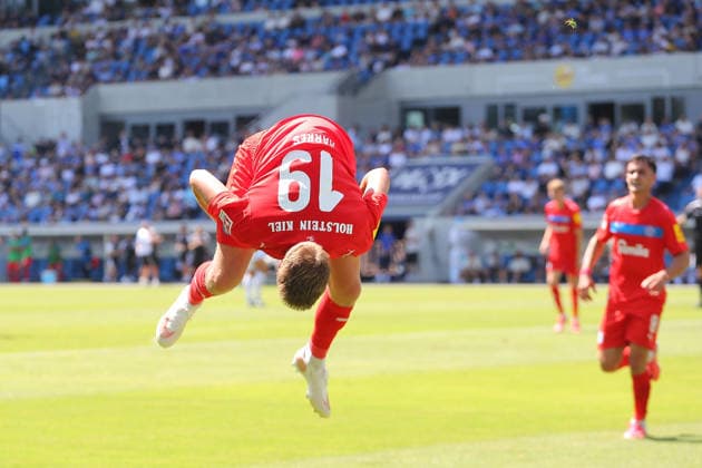 08.08.2026, xtvx, Fussball 2.Bundesliga, SV Darmstadt 98 - Holstein Kiel v.l. Goal scored, Tor zum 0:2 Phil Harres (Holstein Kiel) Torjubel, Goal celebration, celebrate the goal, celebrates scoring (DFL DFB REGULATIONS PROHIBIT ANY USE OF PHOTOGRAPHS as IMAGE SEQUENCES and or QUASI-VIDEO) Darmstadt *** August 8, 2026, xtvx, Soccer 2. Bundesliga, SV Darmstadt 98 vs. Holstein Kiel – Goal scored, goal making it 0–2 by Phil Harres, Holstein Kiel goal celebration, Goal celebration, celebrating the goal, celebrating the score. DFL and DFB regulations prohibit any use of photographs as image sequences and or quasi-video. Darmstadt