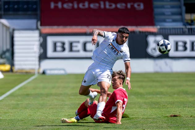 v.li.: Seyhan Yigit (SVS, 22), Max Lippert (Steinbach, 33), Zweikampf, Spielszene, Duell, duel, tackle, tackling, Dynamik, Action, Aktion, 08.08.2026, Sandhausen (Deutschland), Fussball, Regionalliga Südwest, SV Sandhausen - TSV Steinbach Haiger *** v li Seyhan Yigit SVS, 22, Max Lippert Steinbach, 33, tackle, game scene, duel, tackle, tackling, dynamics, action, 08 08 2026, Sandhausen, Germany, soccer, Regionalliga Southwest, SV Sandhausen vs. TSV Steinbach Haiger xozx