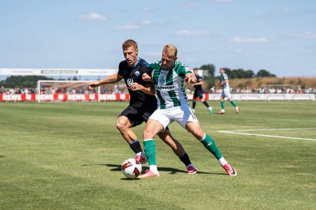 08.08.2026, GER Deutschland, Fussball, Saison 2026 2027, Bundesliga, Testspiel: Werder Bremen vs SC Paderborn Zweikampf zwischen Marco Grüll Gruell (SV Werder Bremen, 17) und Laurin Curda (SC Paderborn 07, 17) Vechta Sportanlage VfL Oythe Niedersachsen Deutschland *** August 8, 2026, GER Germany, Soccer, 2026–2027 Season, Bundesliga, Friendly Match: Werder Bremen vs. SC Paderborn, Tackle between Marco Grüll (SV Werder Bremen, 17) and Laurin Curda (SC Paderborn 07, 17), Vechta Sports Complex, VfL Oythe, Lower Saxony, Germany Copyright: xnordphotoxGmbHx xSchulzex