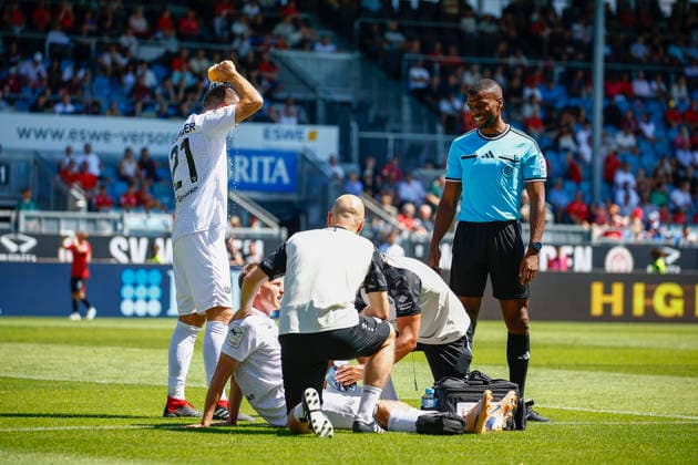 08.08.2026, xavx, Fussball 3.Liga, SV Wehen Wiesbaden - Preußen Münster v.l. Joshua Mees (Preußen Münster) wird auf dem Platz behandelt und kurze Zeit später ausgewechselt. Rico Preißinger (Preußen Münster), Referee Schiedsrichter Assad Nouhoum (DFL DFB REGULATIONS PROHIBIT ANY USE OF PHOTOGRAPHS as IMAGE SEQUENCES and or QUASI-VIDEO) Wiesbaden *** August 8, 2026, xavx, Soccer 3rd Division, SV Wehen Wiesbaden vs. Preußen Münster: Joshua Mees of Preußen Münster is treated on the field and substituted shortly thereafter for Rico Preißinger of Preußen Münster, Referee Assad Nouhoum. DFL and DFB regulations prohibit any use of photographs as image sequences and or quasi-video. Wiesbaden