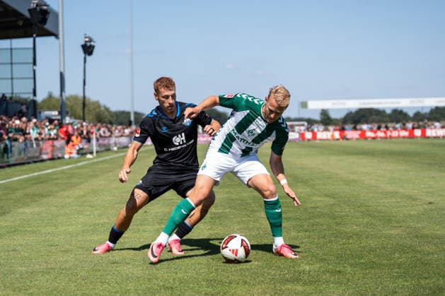 08.08.2026, GER Deutschland, Fussball, Saison 2026 2027, Bundesliga, Testspiel: Werder Bremen vs SC Paderborn Zweikampf zwischen Marco Grüll Gruell (SV Werder Bremen, 17) und Laurin Curda (SC Paderborn 07, 17) Vechta Sportanlage VfL Oythe Niedersachsen Deutschland *** August 8, 2026, GER Germany, Soccer, 2026–2027 Season, Bundesliga, Friendly Match: Werder Bremen vs. SC Paderborn, Tackle between Marco Grüll (SV Werder Bremen, 17) and Laurin Curda (SC Paderborn 07, 17), Vechta Sports Complex, VfL Oythe, Lower Saxony, Germany Copyright: xnordphotoxGmbHx xSchulzex