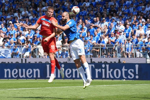 Kopfball Phil Harres (Holstein Kiel) gegen Aleksandar Vukotic (SV Darmstadt 98) - 08.08.2026 2. Bundesliga, Saison 26 27: SV Darmstadt 98 vs. Holstein Kiel, Stadion am Boellenfalltor, 1. Spieltag, emonline, emspor, *** Header by Phil Harres (Holstein Kiel) against Aleksandar Vukotic (SV Darmstadt 98) August 8, 2026 2. Bundesliga, Season 26–27 SV Darmstadt 98 vs. Holstein Kiel, Stadion am Boellenfalltor, Matchday 1, emonline, emspor,