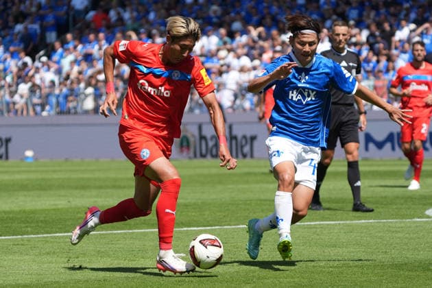 Hiroki Sekine (Holstein Kiel) gegen Yosuke Furukawa (SV Darmstadt 98) - 08.08.2026 2. Bundesliga, Saison 26 27: SV Darmstadt 98 vs. Holstein Kiel, Stadion am Boellenfalltor, 1. Spieltag, emonline, emspor, *** Hiroki Sekine (Holstein Kiel) vs. Yosuke Furukawa (SV Darmstadt 98) August 8, 2026 2. Bundesliga, Season 26–27 SV Darmstadt 98 vs. Holstein Kiel, Stadion am Boellenfalltor, Matchday 1, emonline, emspor,