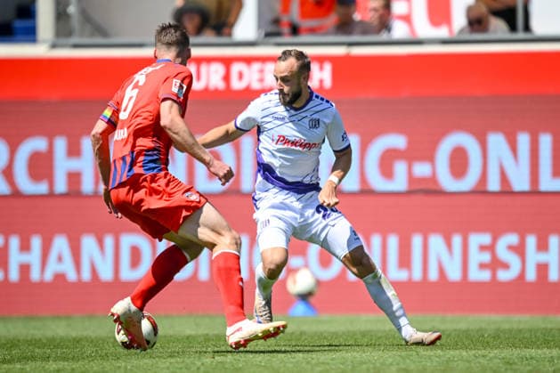 Patrick Mainka (1. FC Heidenheim 1846)und David Kopacz (VfL Osnabrueck) im Zweikampf waehrend des spiels der 2. Bundesliga zwischen 1. FC Heidenheim und VfL Osnabrueck, Voith-Arena am 08. August 2026 in Heidenheim an der Brenz, Deutschland. (Foto von Harry Langer DeFodi Images) +++ Patrick Mainka (1. FC Heidenheim 1846)und David Kopacz (VfL Osnabrueck) battle for the ball during the 2nd Bundesliga match between 1. FC Heidenheim and VfL Osnabrueck at Voith-Arena on August 8, 2026 in Heidenheim an der Brenz, Germany. (Photo by Harry Langer DeFodi Images) DFB DFL REGULATIONS PROHIBIT ANY USE OF PHOTOGRAPHS AS IMAGE SEQUENCES AND OR QUASI-VIDEO. (Photo by Harry Langer DeFodi Images) DFB DFL REGULATIONS PROHIBIT ANY USE OF PHOTOGRAPHS AS IMAGE SEQUENCES AND OR QUASI-VIDEO. - *** Patrick Mainka of 1 FC Heidenheim 1846 and David Kopacz of VfL Osnabrück go head-to-head during the 2. Bundesliga match between 1 FC Heidenheim and VfL Osnabrück, at the Voith Arena on August 8, 2026, in Heidenheim an der Brenz, Germany. Photo by Harry Langer, DeFodi Images. Patrick Mainka of 1 FC Heidenheim 1846 and David Kopacz of VfL Osnabrück battle for the ball during the 2. Bundesliga match between 1 FC Heidenheim and VfL Osnabrück at Voith Arena on August 8, 2026 in Heidenheim an der Brenz, Germany. Photo by Harry Langer, DeFodi Images. DFB and DFL regulations prohibit any use of photographs as image sequences and or quasi-video. Photo by Harry Langer, DeFodi Images. DFB and DFL regulations prohibit any use of photographs as imSEQUENCES AND OR QUASI-VIDEO
