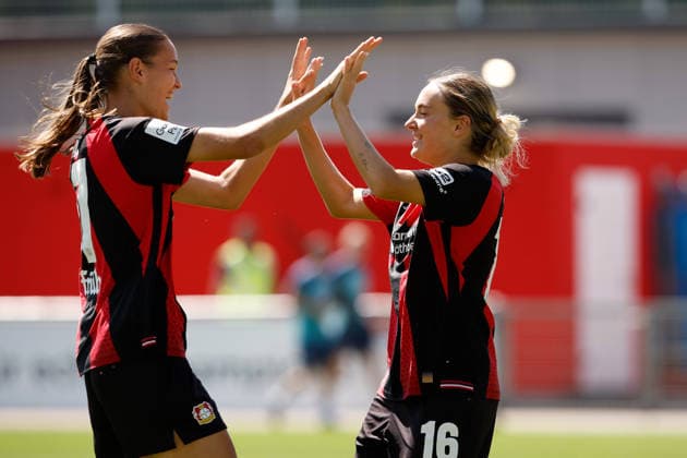 Fußball I Frauen I Testspiel I Bayer 04 Leverkusen - Feyenoord Rotterdam I 08.08.2026 Valentina Mädl (17, Bayer 04 Leverkusen) und Sofie Zdebel (16, Bayer 04 Leverkusen) Jubeln zusammen nach einem Tor und freuen sich. Leverkusen Ulrich-Haberland-Stadion Niedersachsen Deutschland *** Soccer I Women I Friendly Match I Bayer 04 Leverkusen vs. Feyenoord Rotterdam I August 8, 2026 Valentina Mädl, 17, Bayer 04 Leverkusen and Sofie Zdebel, 16, Bayer 04 Leverkusen, celebrate together after a goal and are happy at the Ulrich Haberland Stadium in Leverkusen, Lower Saxony, Germany Copyright: xLobeca CedricxSiefkerx