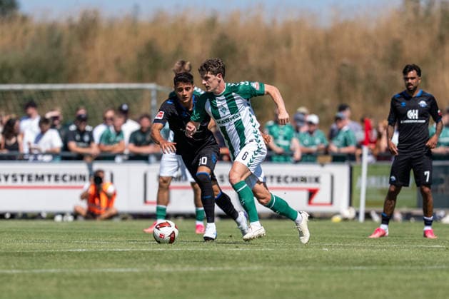 08.08.2026, GER Deutschland, Fussball, Saison 2026 2027, Bundesliga, Testspiel: Werder Bremen vs SC Paderborn Zweikampf zwischen Jens Stage (SV Werder Bremen, 6) und Stefano Marino (SC Paderborn 07, 30) Vechta Sportanlage VfL Oythe Niedersachsen Deutschland *** August 8, 2026, GER Germany, Soccer, 2026–2027 season, Bundesliga, Friendly match: Werder Bremen vs. SC Paderborn. Tackle between Jens Stage (SV Werder Bremen, 6) and Stefano Marino (SC Paderborn 07, 30). Vechta Sports Complex, VfL Oythe, Lower Saxony, Germany Copyright: xnordphotoxGmbHx xSchulzex