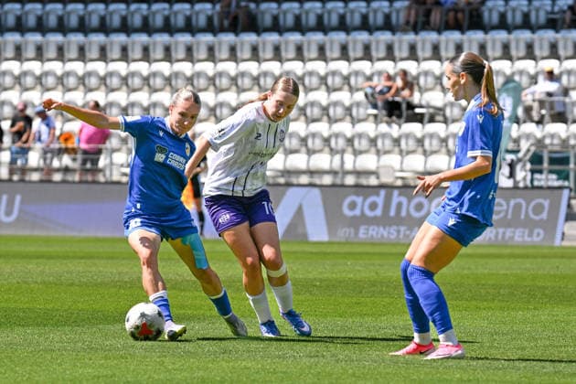 Fußball I Frauen I Saison 2026-2027 I Bundesliga I 2. Spieltag I FC Carl Zeiss Jena - SGS Essen I 08.08.2026 Zweikampf Emily Reske (10, FC Carl Zeiss Jena) gegen Laura Bröning (10, SGS Essen) Jena Ernst-Abbe-Sportfeld, ad hoc Arena Thüringen Deutschland *** Soccer I Women s I 2026–2027 Season I Bundesliga I Matchday 2 I FC Carl Zeiss Jena vs. SGS Essen I August 8, 2026, Tackle by Emily Reske (No. 10), FC Carl Zeiss Jena vs. Laura Bröning 10, SGS Essen; Jena, Ernst Abbe Sportfeld, ad hoc Arena, Thuringia, Germany Copyright: xLobeca InesxHähnelx