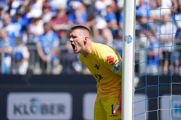 Torwart Marcel Schuhen (SV Darmstadt 98) gibt lautstark Anweisungen an seine Vorderleute - 08.08.2026 2. Bundesliga, Saison 26 27: SV Darmstadt 98 vs. Holstein Kiel, Stadion am Boellenfalltor, 1. Spieltag, emonline, emspor, *** SV Darmstadt 98 goalkeeper Marcel Schuhen shouts instructions to his teammates August 8, 2026, 2. Bundesliga, Season 26-27, SV Darmstadt 98 vs. Holstein Kiel, Stadion am Boellenfalltor, Matchday 1, emonline, emspor,