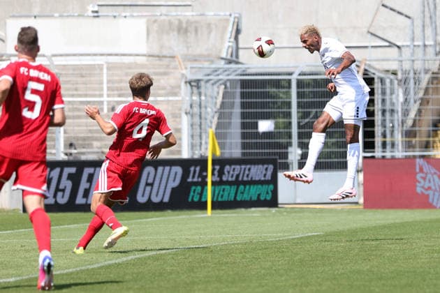 08.08.2026, Herren, Fussball, Saison 2026 2027, Regionalliga Bayern, 3. Spieltag: FC Bayern München II - FC Schweinfurt 05 Mike Dellinger (FC Schweinfurt 05, 10) köpft zum 1:1 ein München Städtisches Stadion an der Grü Bayern Deutschland *** August 8, 2026, Men s, Soccer, 2026–2027 Season, Bavarian Regional League, Matchday 3: FC Bayern Munich II vs. FC Schweinfurt 05. Mike Dellinger (FC Schweinfurt 05) heads in the equalizer to make it 1–1 at Munich’s Städtisches Stadion an der Grü, Bavaria, Germany