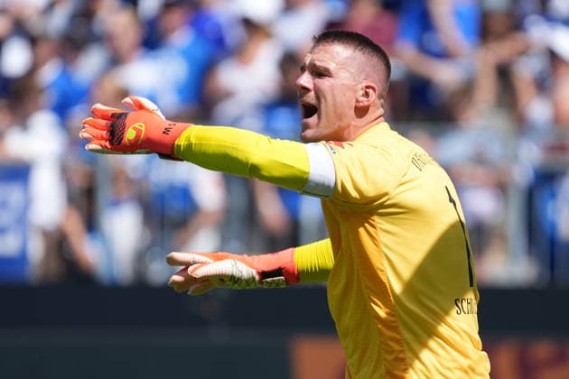 Torwart Marcel Schuhen (SV Darmstadt 98) gibt lautstark Anweisungen an seine Vorderleute - 08.08.2026 2. Bundesliga, Saison 26 27: SV Darmstadt 98 vs. Holstein Kiel, Stadion am Boellenfalltor, 1. Spieltag, emonline, emspor, *** SV Darmstadt 98 goalkeeper Marcel Schuhen shouts instructions to his teammates August 8, 2026, 2. Bundesliga, 2026–27 season, SV Darmstadt 98 vs. Holstein Kiel, Stadion am Boellenfalltor, Matchday 1, emonline, emspor,