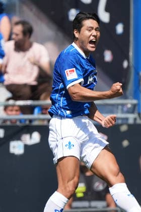 celebrate the goal, Torjubel zum 1:2 Ho-Jae Lee (SV Darmstadt 98) - 08.08.2026 2. Bundesliga, Saison 26 27: SV Darmstadt 98 vs. Holstein Kiel, Stadion am Boellenfalltor, 1. Spieltag, emonline, emspor, *** celebrate the goal, Goal celebration for the 1-2 by Ho Jae Lee, SV Darmstadt 98, August 8, 2026, 2. Bundesliga, 2026-27 season, SV Darmstadt 98 vs. Holstein Kiel, Stadion am Boellenfalltor, Matchday 1, emonline, emspor,